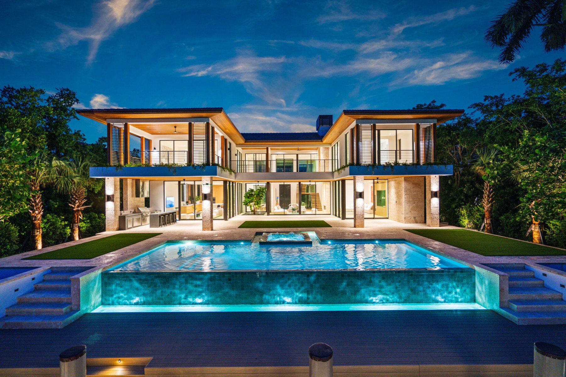 Twilight real estate photographed by Zu Group