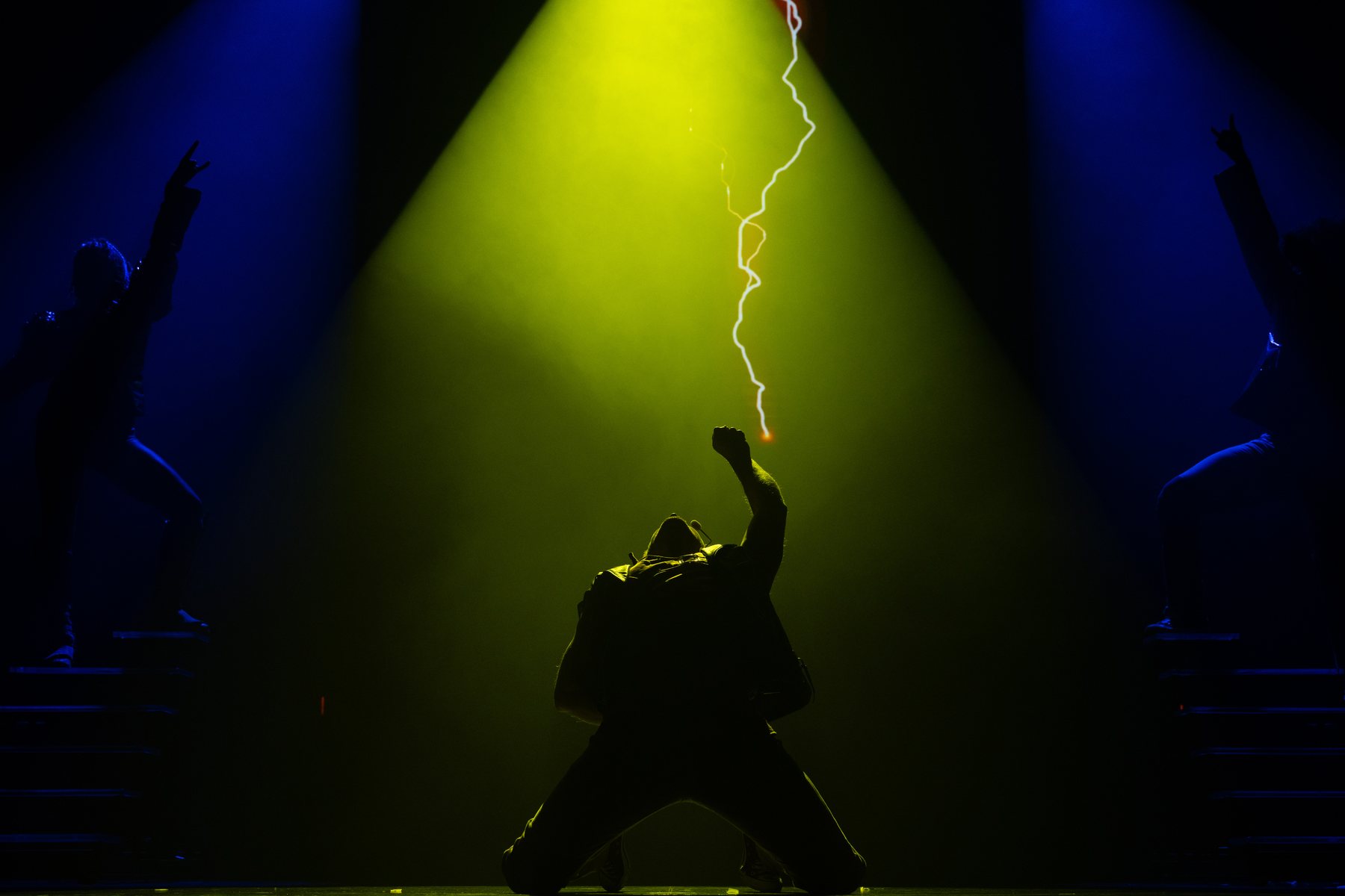 Stage performance photographed by Zu Group
